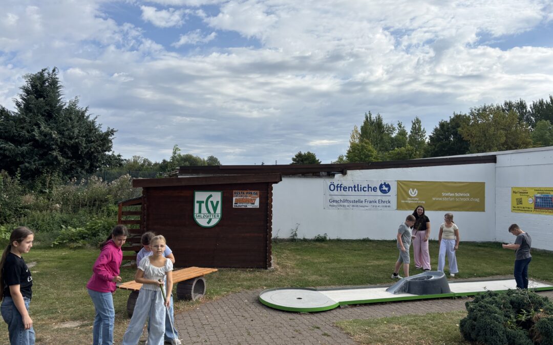 5. Jahrgang: Kennenlernen beim Minigolf